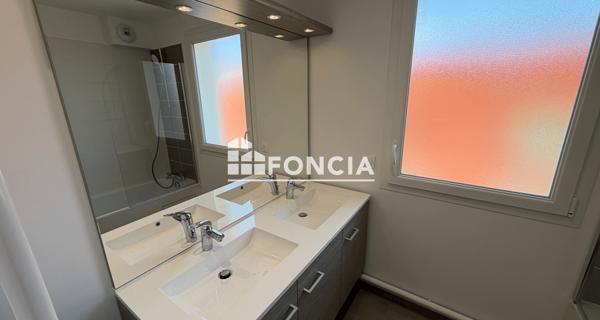 Location Appartement 3 pièces 73.4 m² - Evry 91000