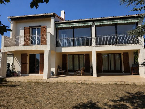 Maison
                                                                                                                                                                                                                                                                                                                        8 pièce(s)                                                                                                                                                                                                          6 chambre(s)                                                                                                                                                                                                          193.86  m²