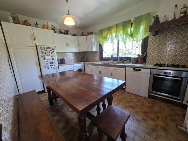 Maison
                                                                                                                                                                                                                                                                                                                        8 pièce(s)                                                                                                                                                                                                          6 chambre(s)                                                                                                                                                                                                          193.86  m²
