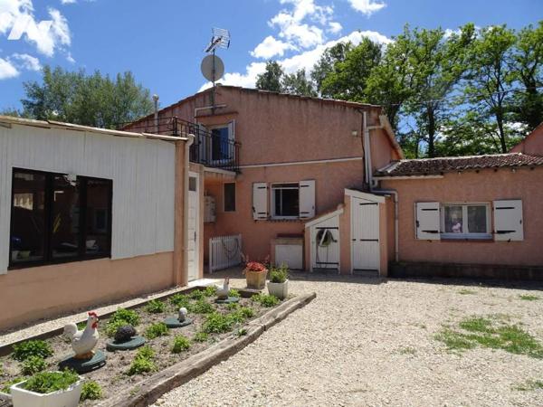 Propriété 3 logements Z.Agricole terrain de 4610m²