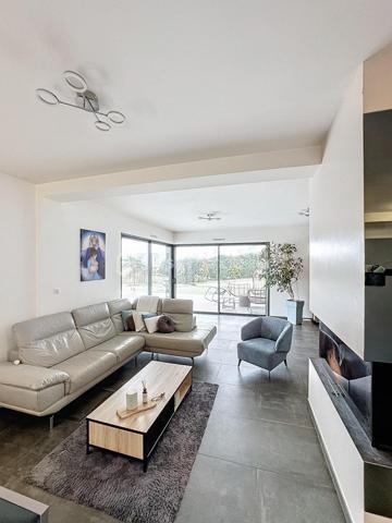 Maison contemporaine de 239 m²