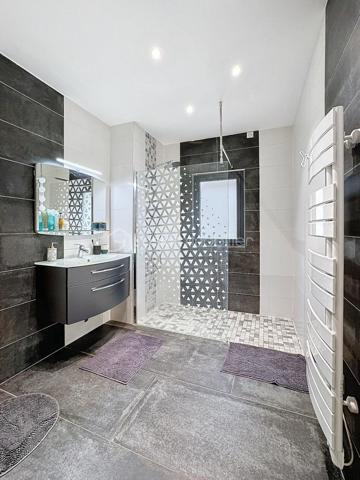 Maison contemporaine de 239 m²