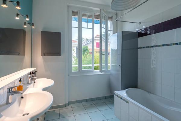 Lyon 3ème - Maison de 214,37 m² - 4 chambres - Jardin avec Piscine