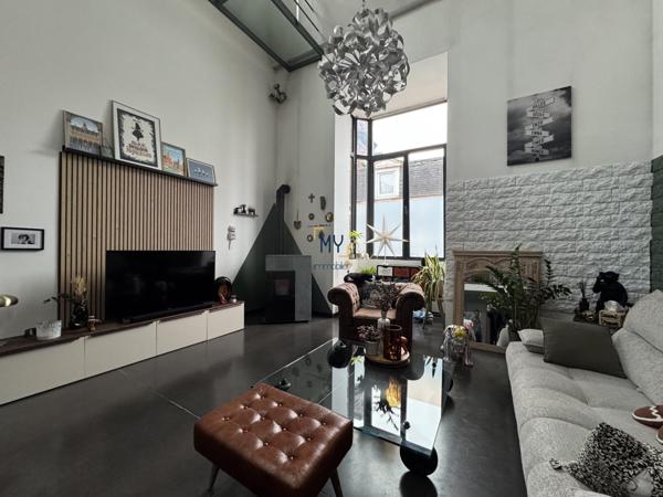 SUPERBE LOFT LUMINEUX - 6 PIECES