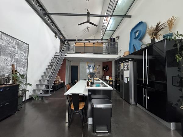 SUPERBE LOFT LUMINEUX - 6 PIECES