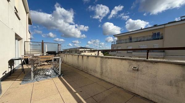 Appartement T4 93m² Corbeil-Essonnes : Grande terrasse et 3 chambres