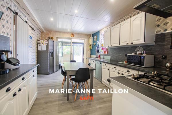 Maison en pierre de 4 chambres avec jardin