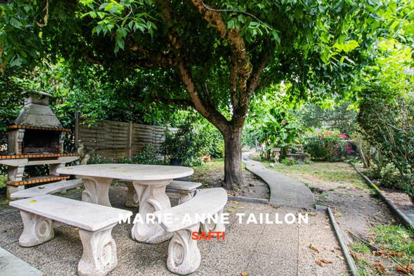 Maison en pierre de 4 chambres avec jardin