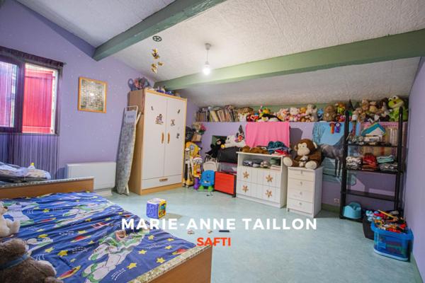 Maison en pierre de 4 chambres avec jardin