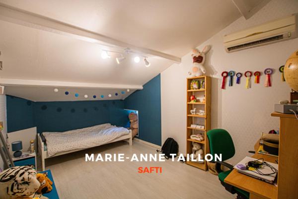 Maison en pierre de 4 chambres avec jardin