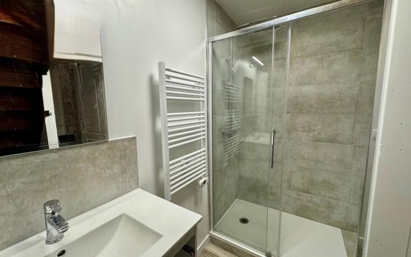 Appartement à louer    2 pièces • 58,25 m2 Ay