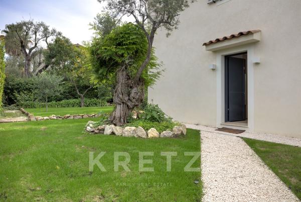 Villa neuve dans un écrin de verdure au Cap d'Antibes