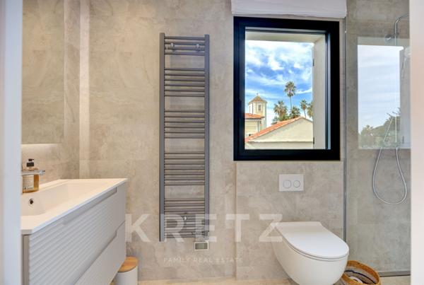 Villa neuve dans un écrin de verdure au Cap d'Antibes