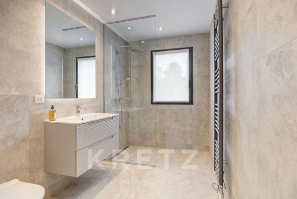 Villa neuve dans un écrin de verdure au Cap d'Antibes