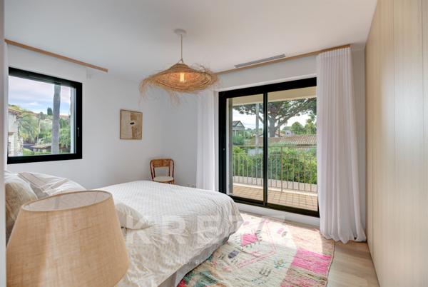 Villa neuve dans un écrin de verdure au Cap d'Antibes