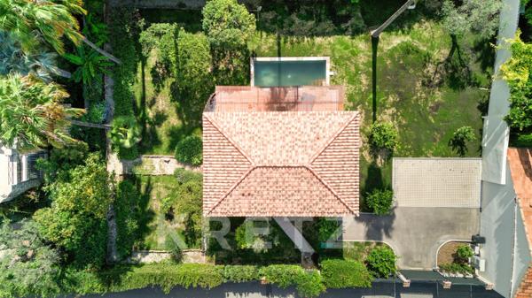 Villa neuve dans un écrin de verdure au Cap d'Antibes