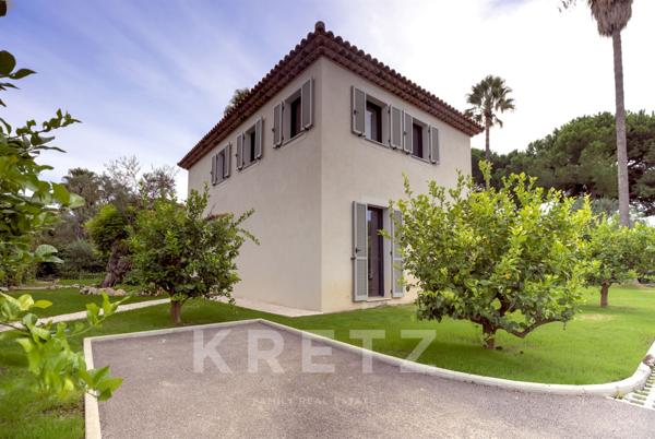Villa neuve dans un écrin de verdure au Cap d'Antibes