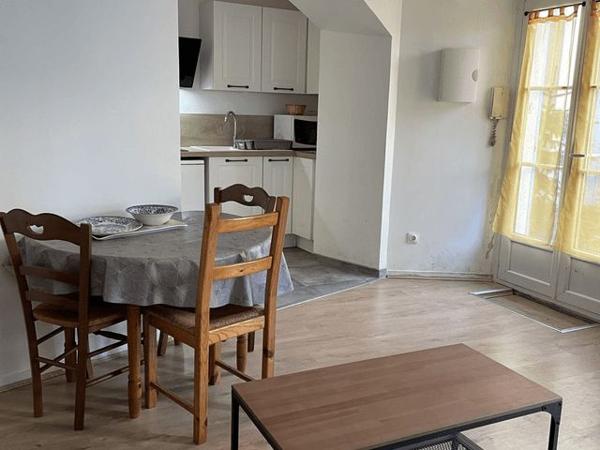 Location Studio 26.96 m² - 10-12-14 RUE RAYMOND POINCARE Rambouillet 78120