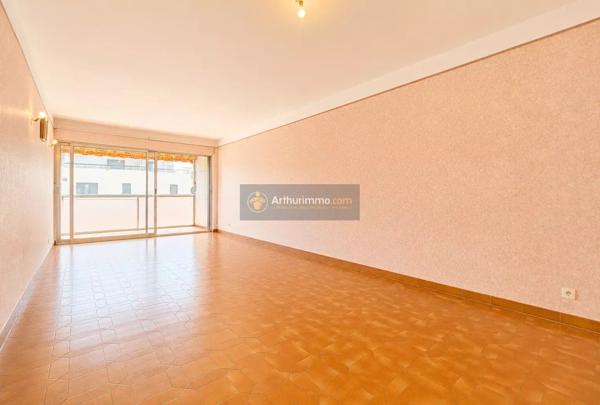Vente                                                      Appartement
                        
                     3 pièces                      68 m2                     à Saint-Aygulf