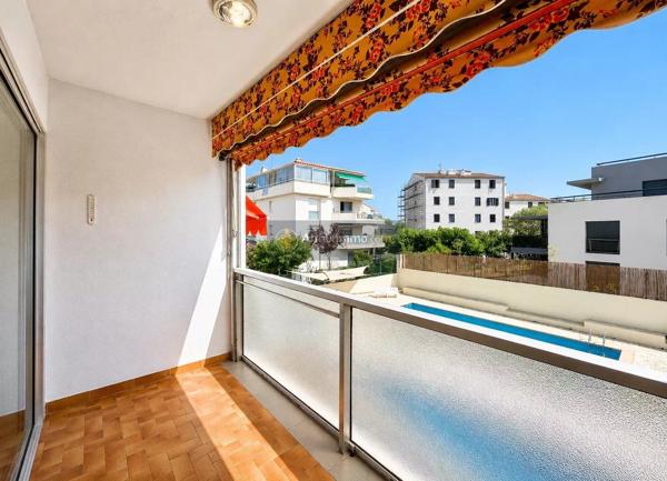 Vente                                                      Appartement
                        
                     3 pièces                      68 m2                     à Saint-Aygulf