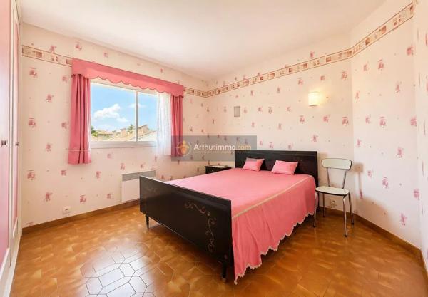 Vente                                                      Appartement
                        
                     3 pièces                      68 m2                     à Saint-Aygulf