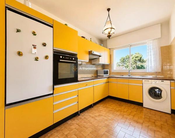 Vente                                                      Appartement
                        
                     3 pièces                      68 m2                     à Saint-Aygulf