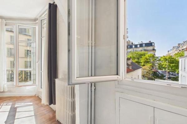 Vente - Appartement 1 pièces 27 m 2 Paris (75015)