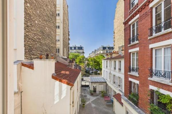 Vente - Appartement 1 pièces 27 m 2 Paris (75015)