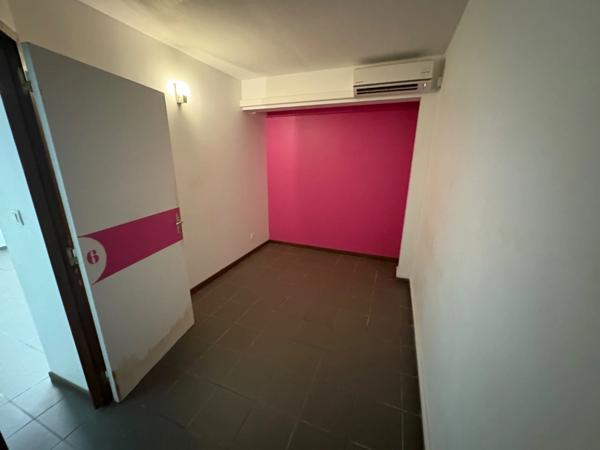 Local/bureau à louer ()