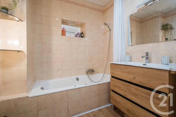 Appartement F1 à vendre  1 pièce - 39 m 2   VILLEFRANCHE SUR MER  - 06