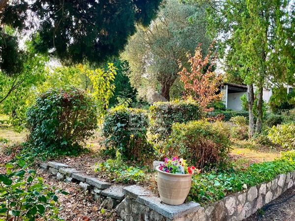 Maison d'Exception à La Gaude - Charme Années 60 avec Piscine et Vue Dégagée