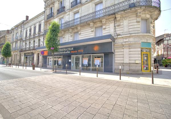 AGEN HYPER CENTRE VILLE - LOCAL COMMERCIAL A VENDRE DE 80 m² SITUE SUR UN AXE PASSANT AVEC VITRINE