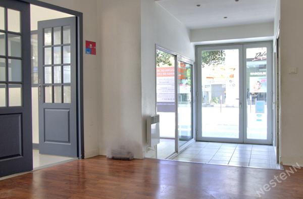 AGEN HYPER CENTRE VILLE - LOCAL COMMERCIAL A VENDRE DE 80 m² SITUE SUR UN AXE PASSANT AVEC VITRINE