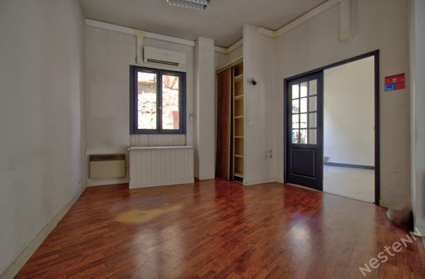 AGEN HYPER CENTRE VILLE - LOCAL COMMERCIAL A VENDRE DE 80 m² SITUE SUR UN AXE PASSANT AVEC VITRINE