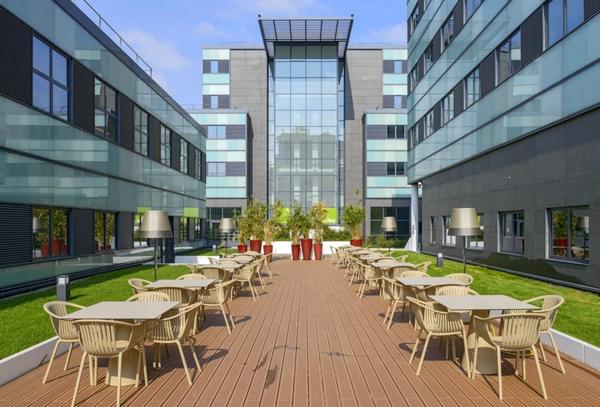 Bureaux à vendre ou à louer à Colombes campus rénové et modulable