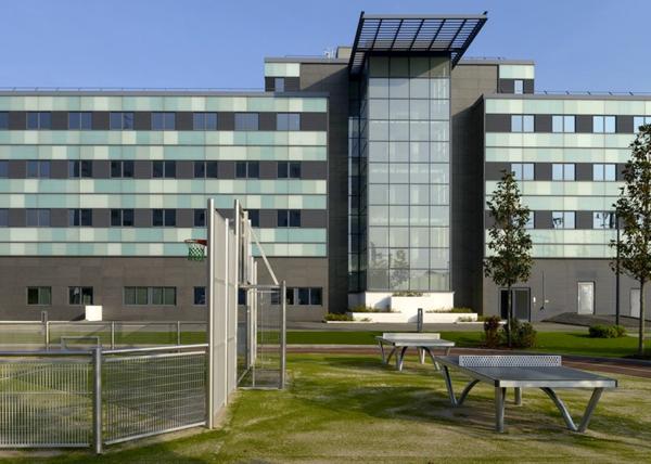 Bureaux à vendre ou à louer à Colombes campus rénové et modulable