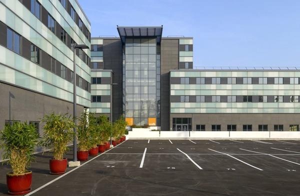 Bureaux à vendre ou à louer à Colombes campus rénové et modulable