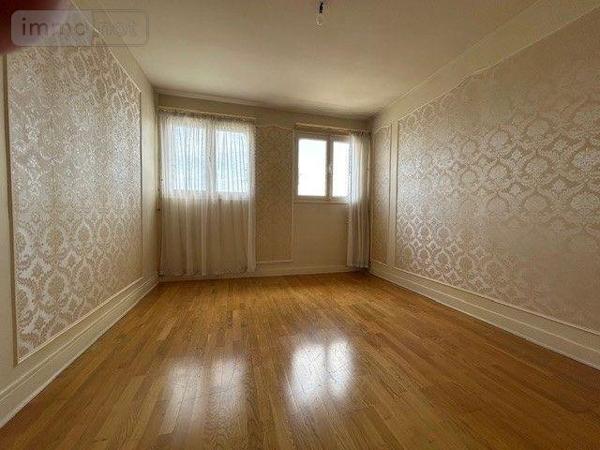 Maison à vendre à Baugé-en-Anjou dans le Maine-et-Loire (49150), ref : LB/2577   
centre