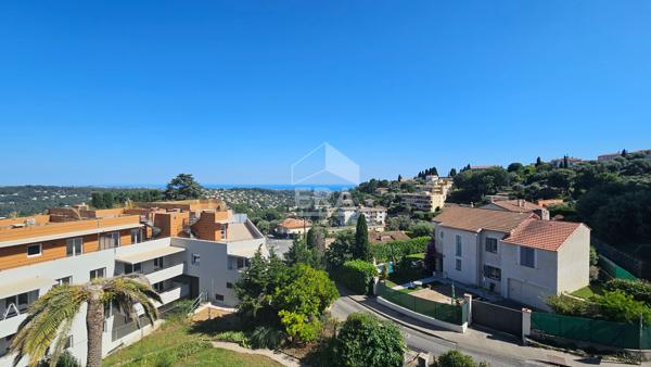 Appartement 2 pièces à vendre à Vence avec vue mer et montagne