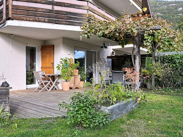 Appartement 2 pièces en rez-de-jardin avec jardin et piscine à vendre à Doussard