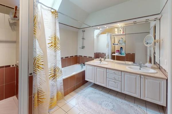 Maison 6 pièces de 183m2