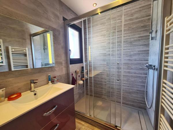 VILLA T4 AVEC PISCINE