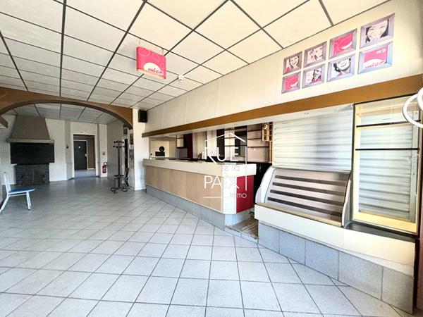 79390 THENEZAY Immeuble de caractère au coeur de Thénezay