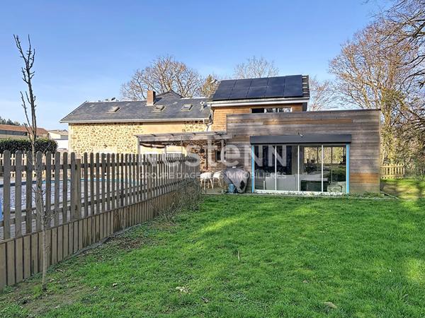Maison à vendre à Rochechouart - 7 pièces, 5 chambres, piscine, panneaux solaire, garage double