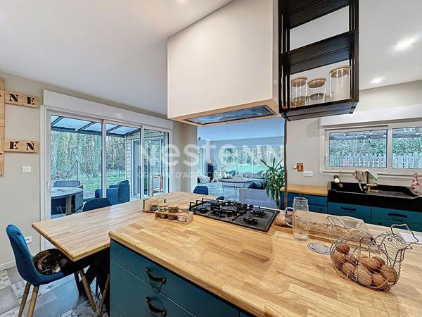 Maison à vendre à Rochechouart - 7 pièces, 5 chambres, piscine, panneaux solaire, garage double