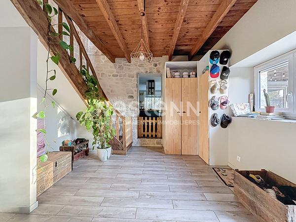 Maison à vendre à Rochechouart - 7 pièces, 5 chambres, piscine, panneaux solaire, garage double