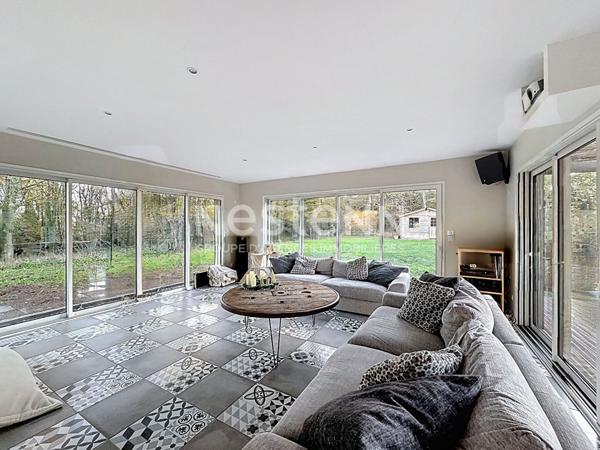 Maison à vendre à Rochechouart - 7 pièces, 5 chambres, piscine, panneaux solaire, garage double