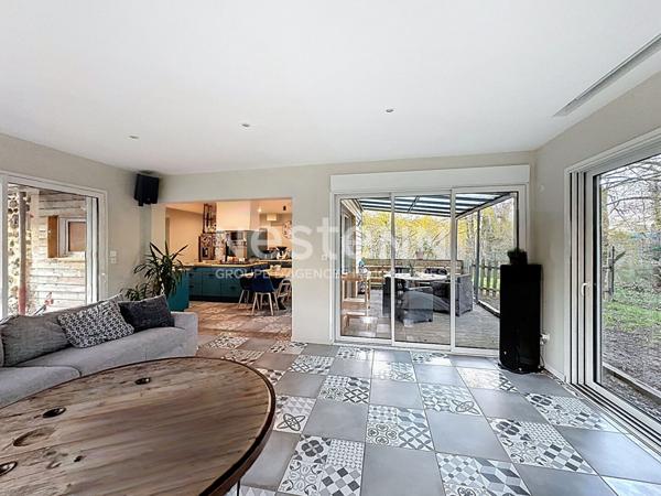 Maison à vendre à Rochechouart - 7 pièces, 5 chambres, piscine, panneaux solaire, garage double