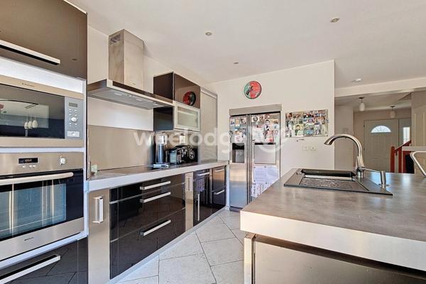 Maison à vendre 6 pièces de 166 m² à Éragny