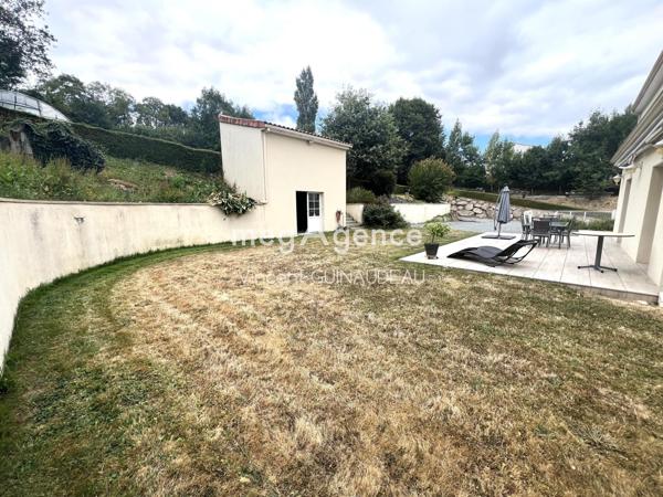 Maison à Pouzauges, 85700 - 7 pièces 163m²